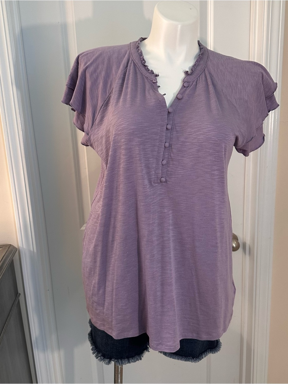 Torrid. Torrid size 1. Flutter short sleeve top. Purple top.